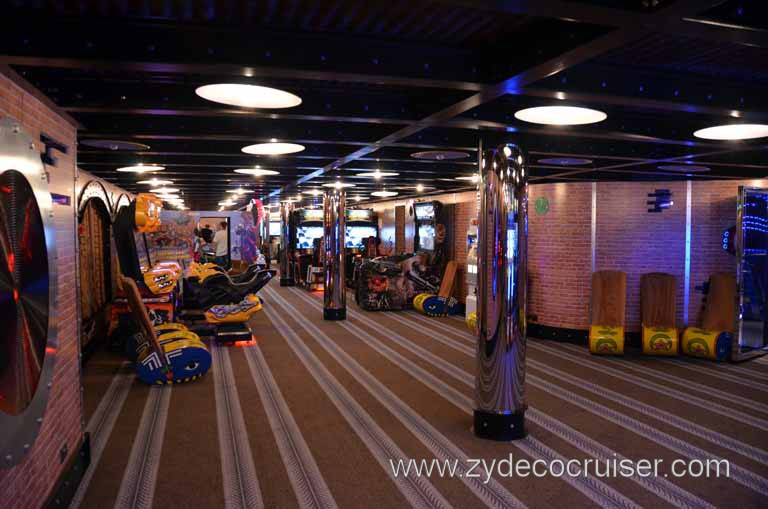 020: Carnival Magic Inaugural Cruise, Sea Day 1, The Warehouse (arcade)