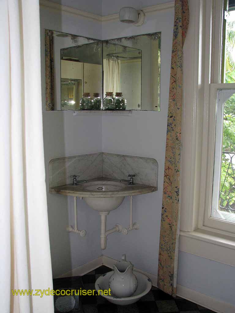 054: Carnival Freedom - Key West - Hemmingway Home - Bathroom
