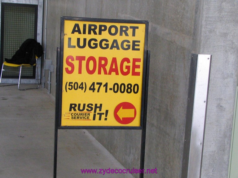 New Orleans, Erato Street Cruise Terminal, Rush It luggage Service.
