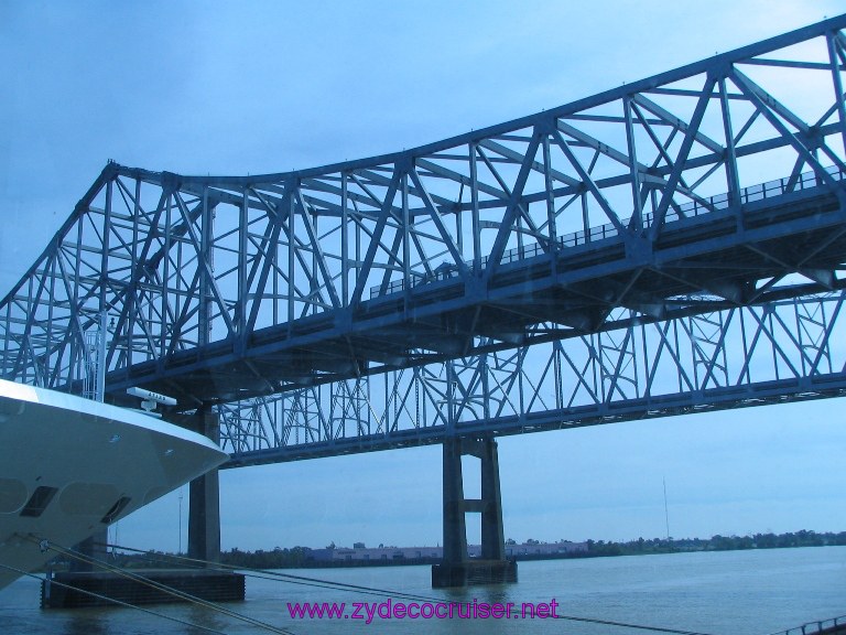 New Orleans, Erato Street Cruise Terminal, Mississippi River Bridge