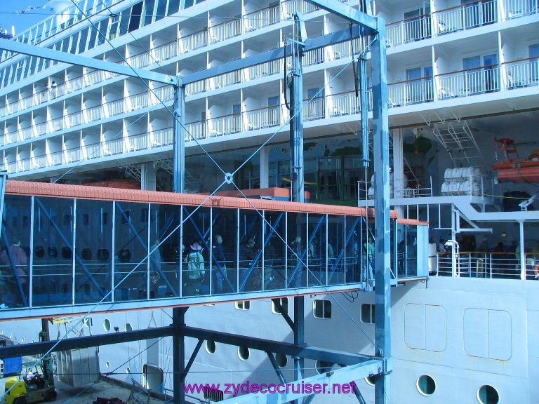 New Orleans, Erato Street Cruise Terminal, Gangway to Ship