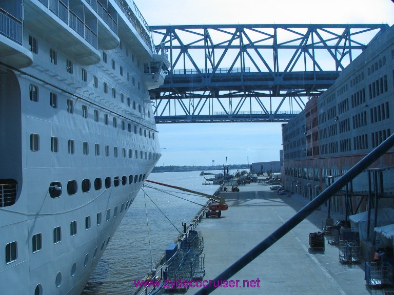 New Orleans, Erato Street Cruise Terminal, Not a gangway, but the Mississippi River Bridge