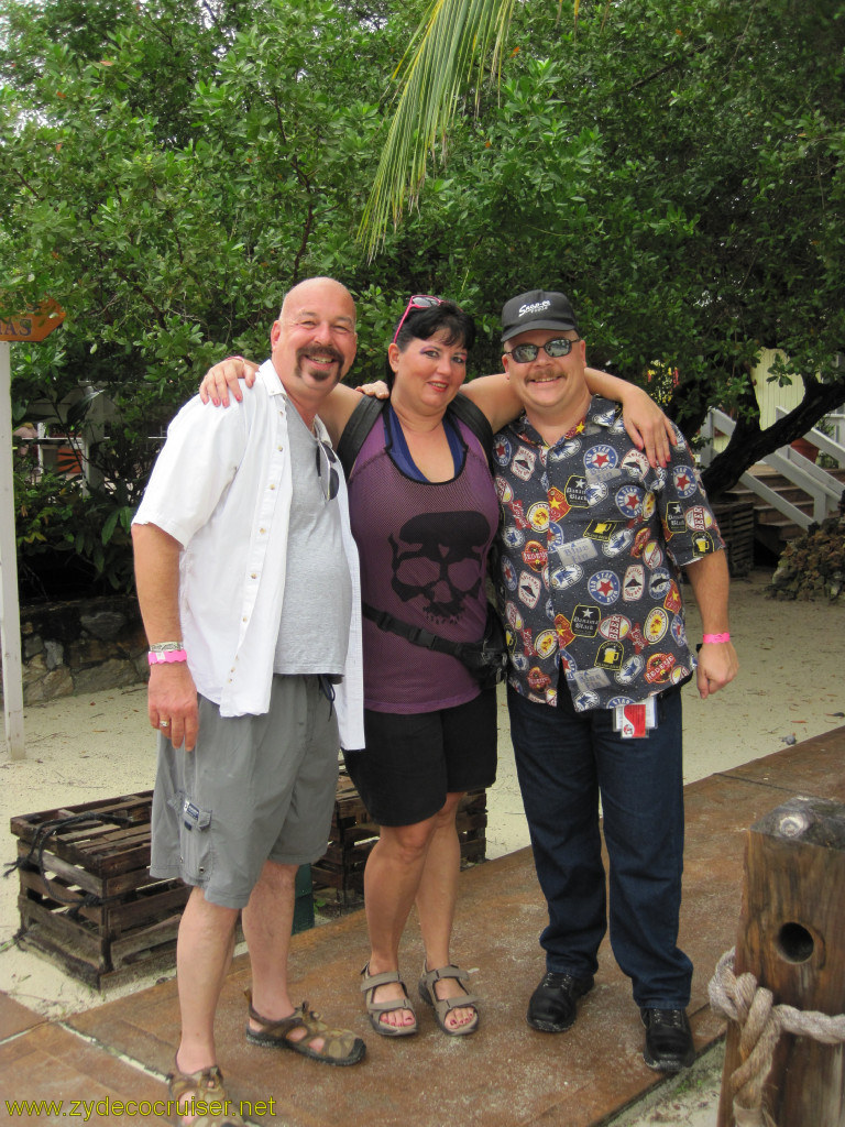 056: Carnival Conquest, Roatan, Mahogany Beach, Some friendly cruisers,