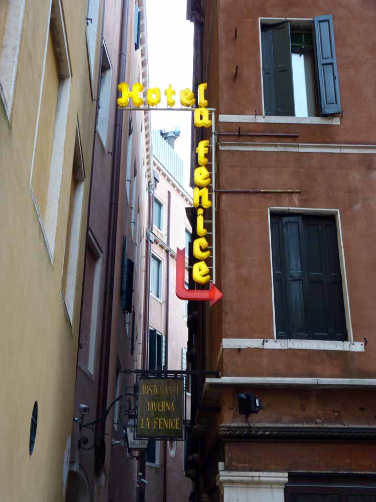 4317: Carnival Dream - Venice - Hotel la fenice - Ristorante Taverna La Fenice