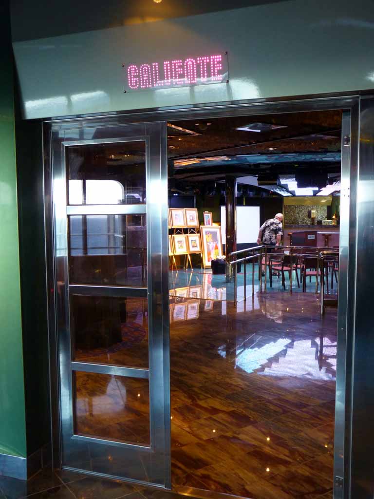 Carnival Dream Caliente