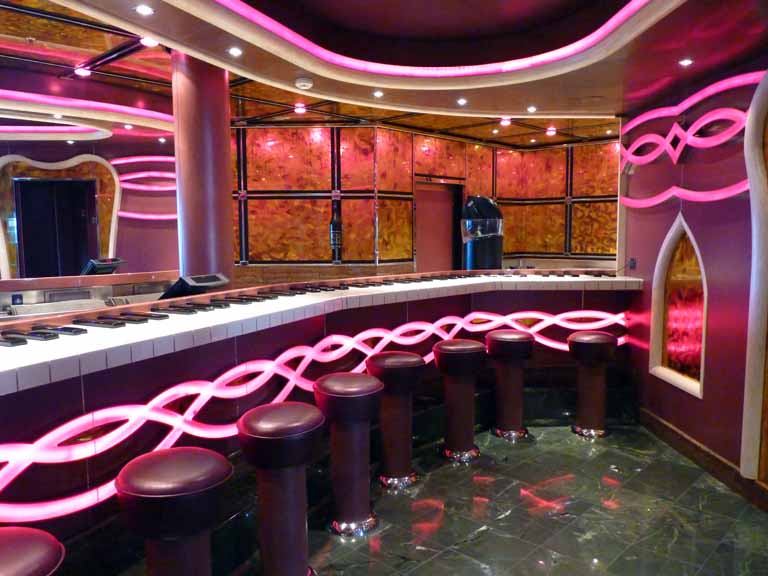 Carnival Dream Sam's Bar 4