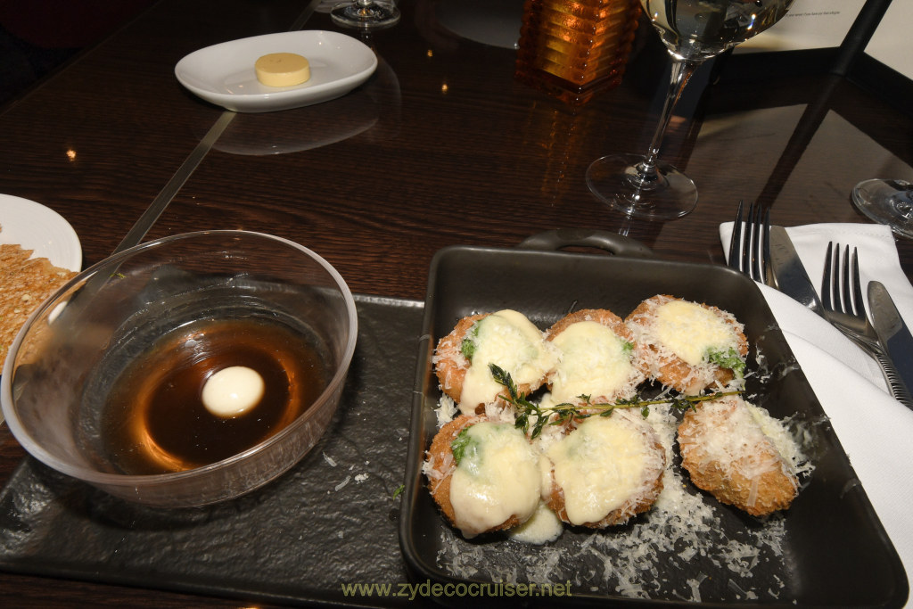 127: Carnival Legend, Fahrenheit 555 Steakhouse, Stuffed Mushrooms