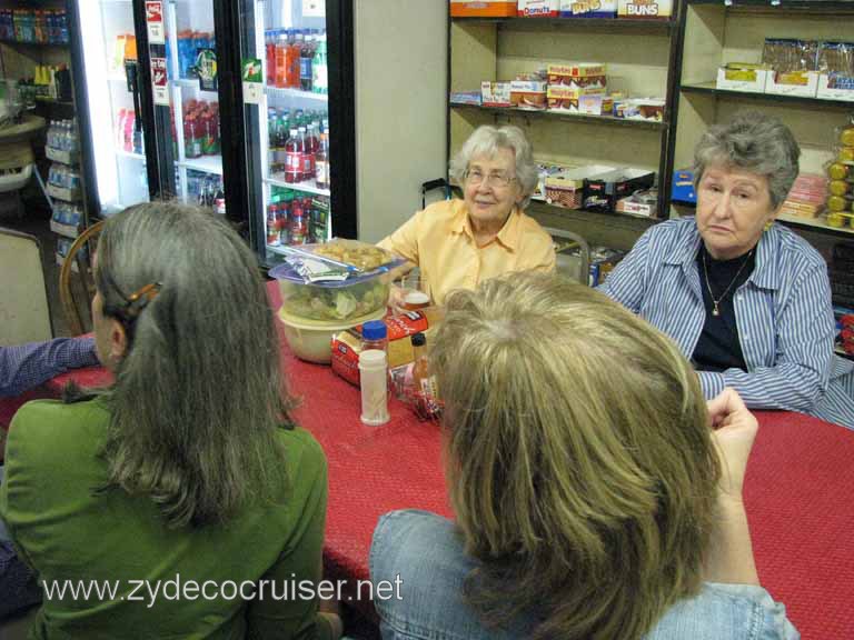 006: Moon's Grocery and Deli, Homer, LA - Smile! Anyway, if you want salad, bring it with you!